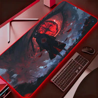 A glowing Itachi Uchiha RGB Mouse Pad illuminating a Gabinete Gamer computer setup with vivid Naruto anime art.