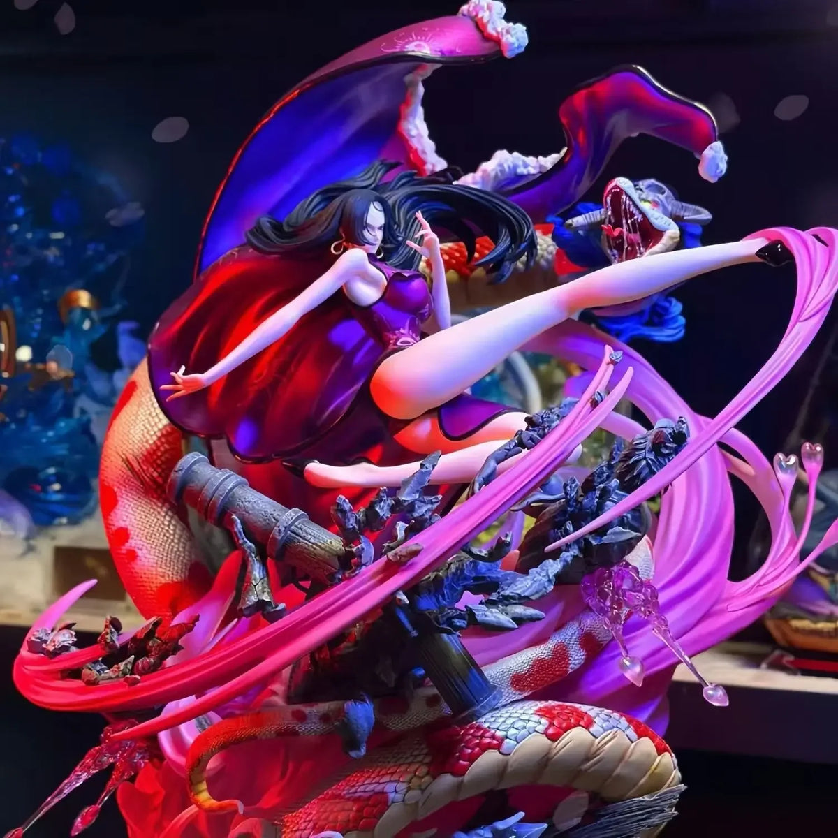 A One Piece Mystery Box containing a random collectible action figure ranging from 10cm to 30cm, featuring Luffy Gear 5 and Yonko silhouettes.