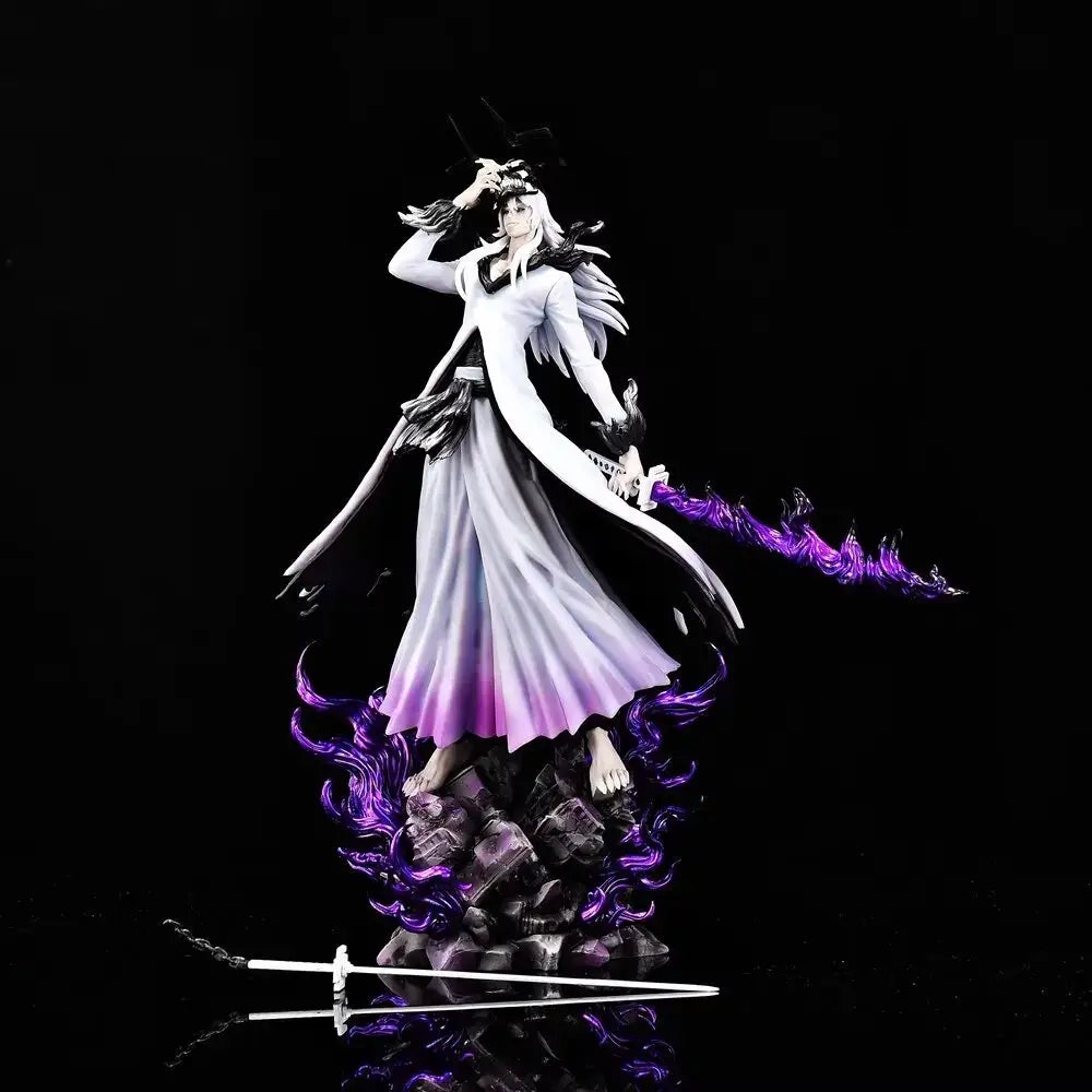 A large 33cm Bleach Ichigo Figure made of PVC, featuring two interchangeable battle forms and Zangetsu sword for anime desktop decoration.