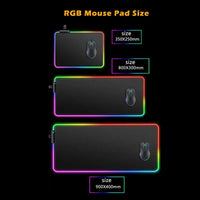 A glowing Itachi Uchiha RGB Mouse Pad illuminating a Gabinete Gamer computer setup with vivid Naruto anime art.