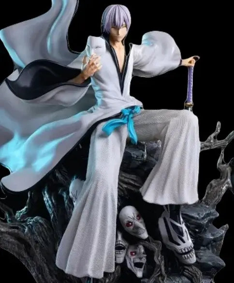 A vibrant Bleach Blind Box packaging revealing highly detailed anime action figures of Kurosaki Ichigo, Sosuke Aizen, and Rukia Kuchiki for collector display.