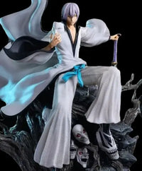 A vibrant Bleach Blind Box packaging revealing highly detailed anime action figures of Kurosaki Ichigo, Sosuke Aizen, and Rukia Kuchiki for collector display.