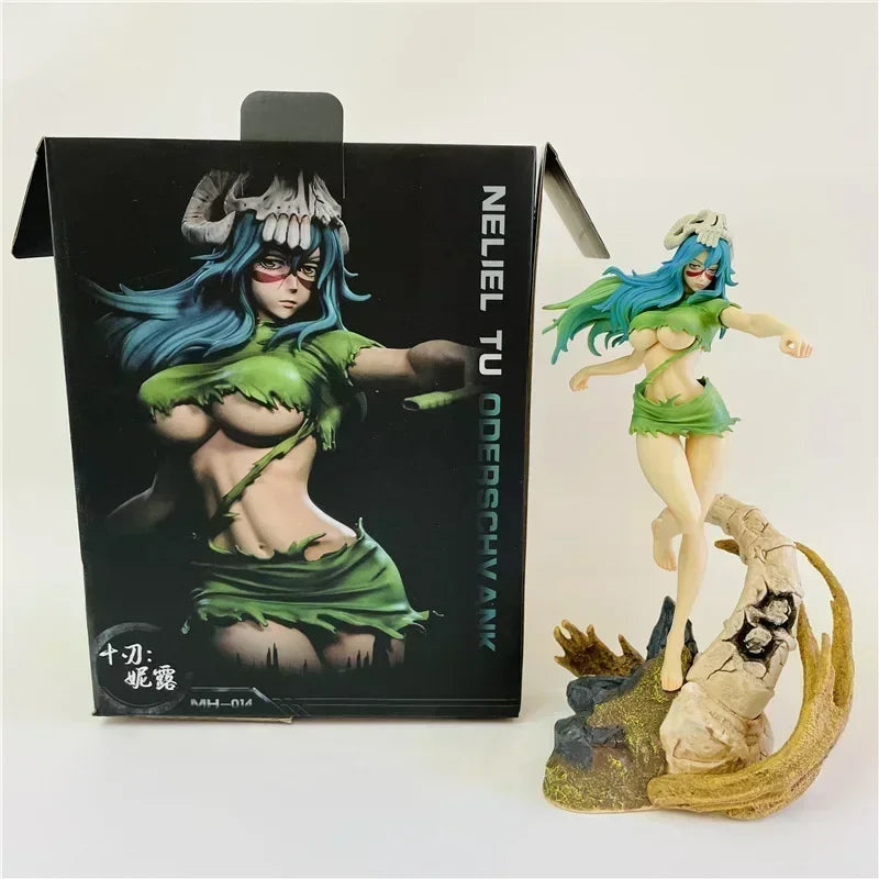 A detailed 32cm Bleach Anime Figure GK model featuring Kurosaki Ichigo in battle pose, available with Ulquiorra Cifer and Toshiro Hitsugaya variants.