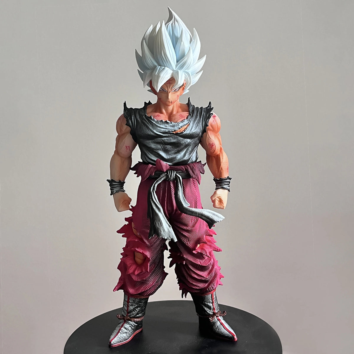 Son Goku Super Saiyan Action Figure full view Dragon Ball PVC desktop decoration collection toy