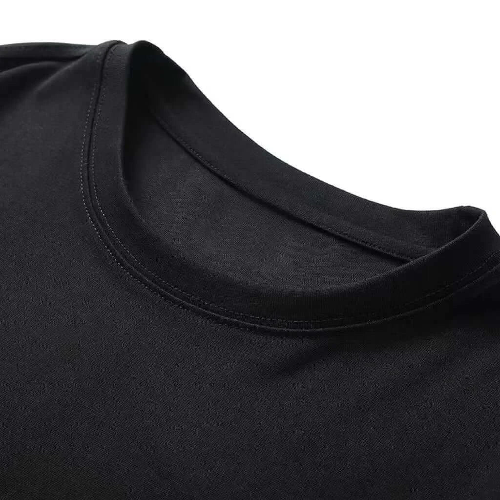 A retro, oversized One Piece Shanks Summer T-shirt in comfortable cotton, suitable for men and women's street and leisure wear.