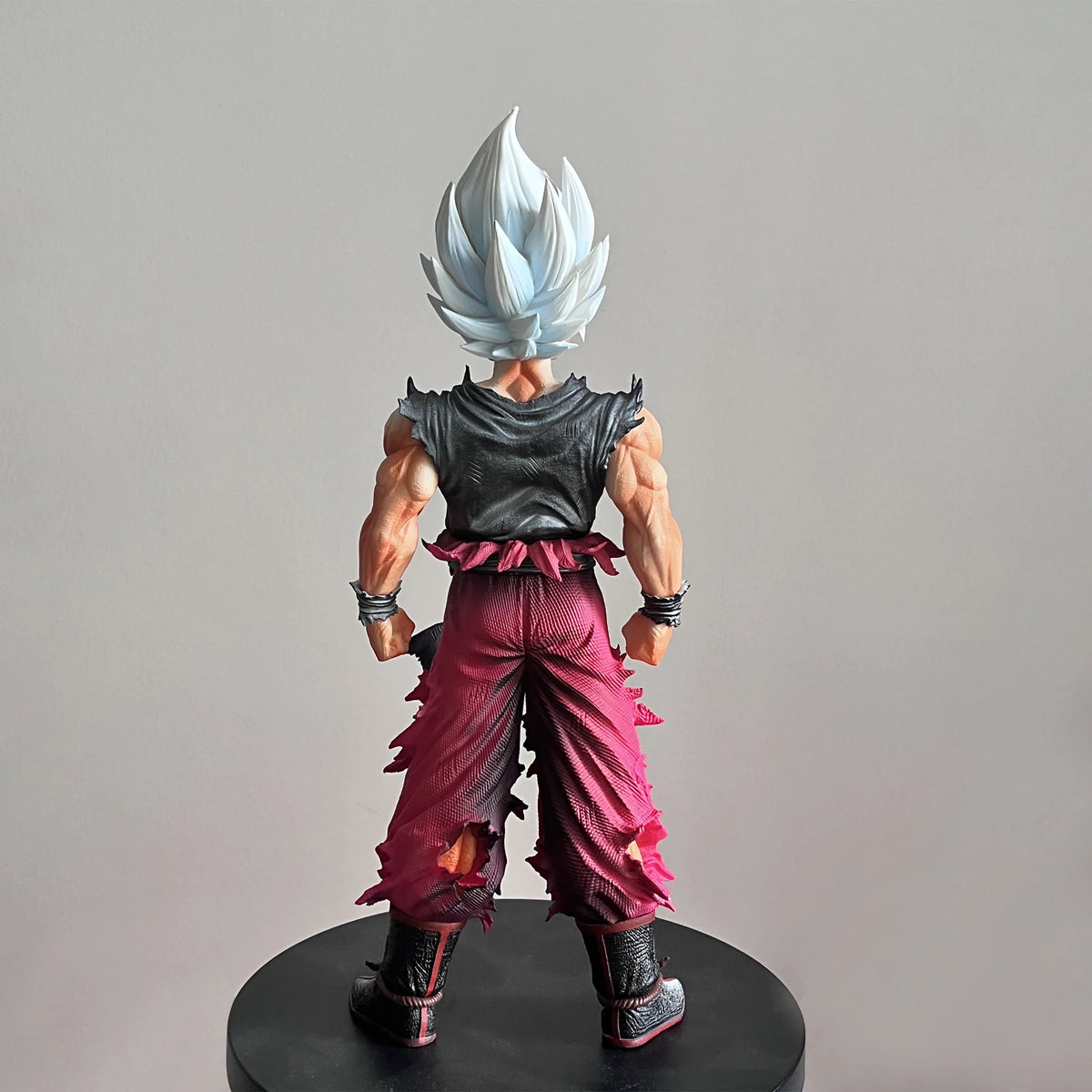 Son Goku Super Saiyan Action Figure side profile Dragon Ball PVC anime collector statue model