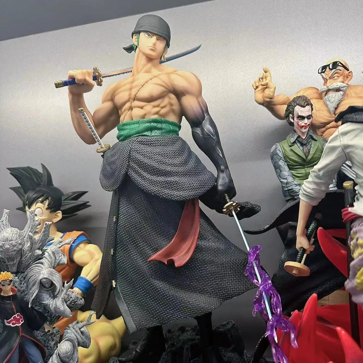 Close-up of Zoro Five-Headed Eagle Large Collectible Statue five eagle heads sword detail 50CM